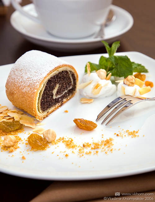 Штрудель с изюмом и яблоками