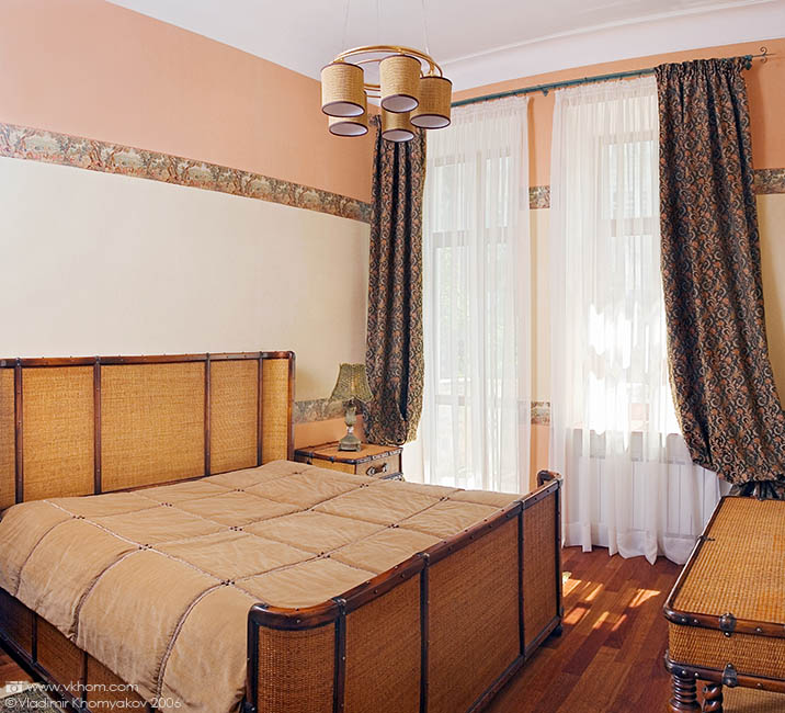 The bedroom in 